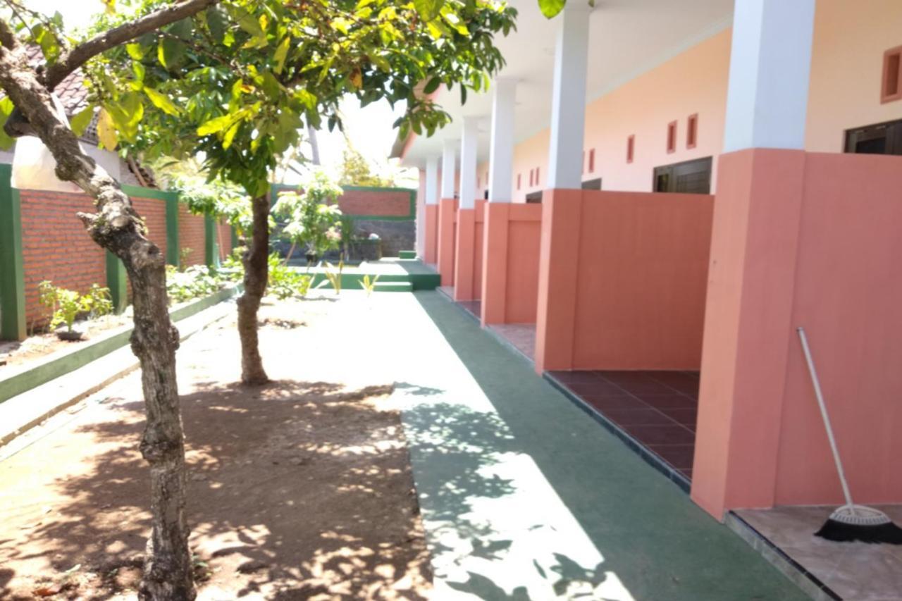 Kelapa Gading Homestay Syariah Redpartner Banyuwangi  Exterior foto